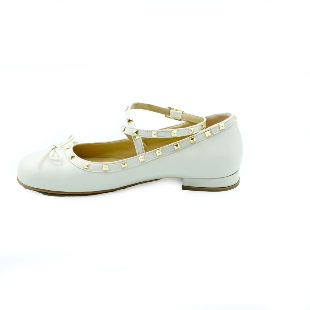 Lea Gu ballerina in nappa, allacciatura frontale alla caviglia con borchie, tacco 10 mm 2025