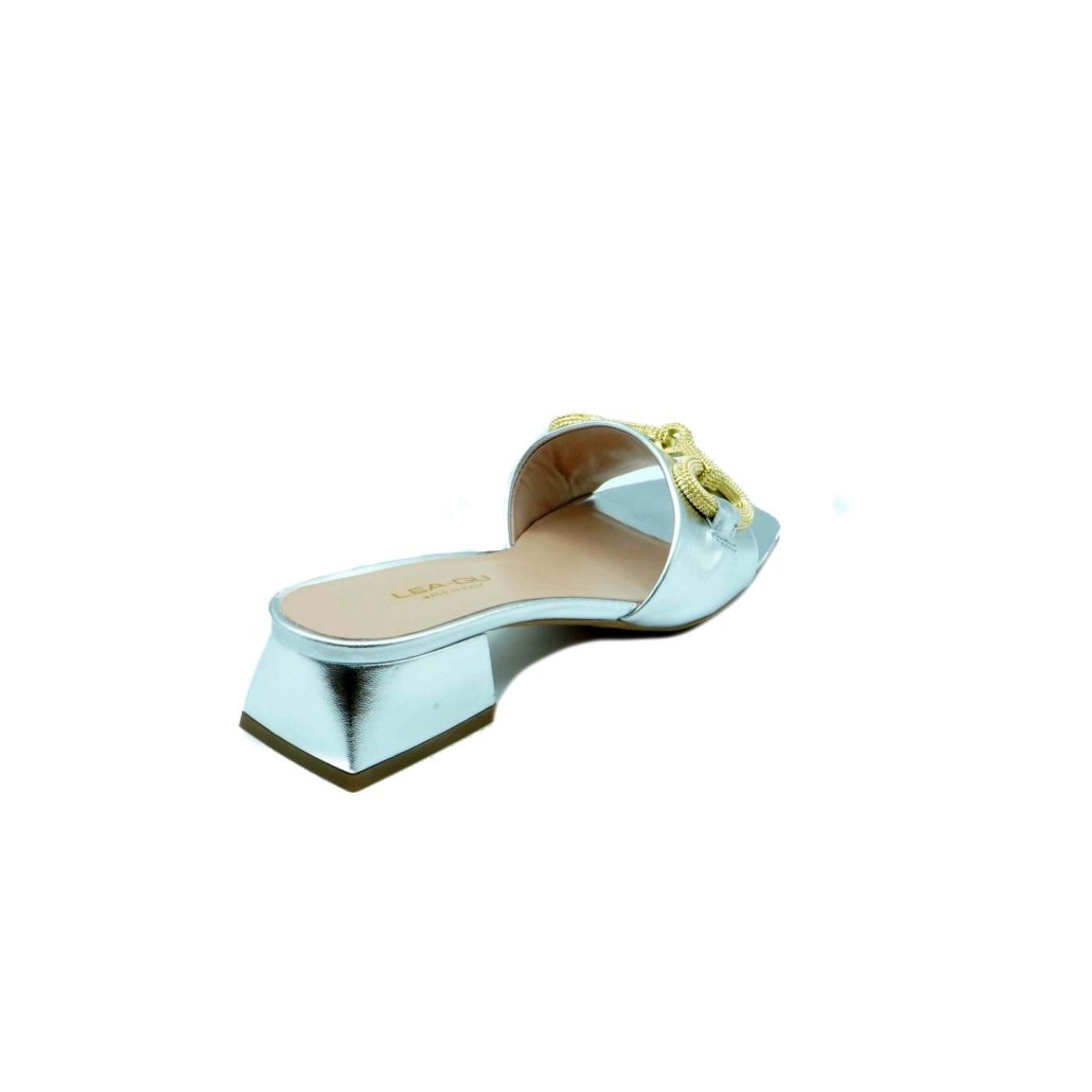 Lea Gu ciabattina in nappa laminata , fascia con accessorio frontale, tacco 45 mm 2025
