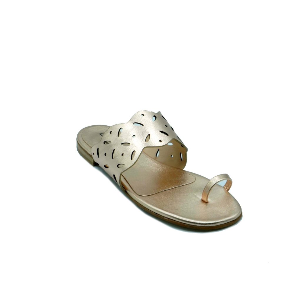 Lea Gu ciabattina infradito in nappa laminata, fascia frontale, tacco 10mm Affare Del Giorno