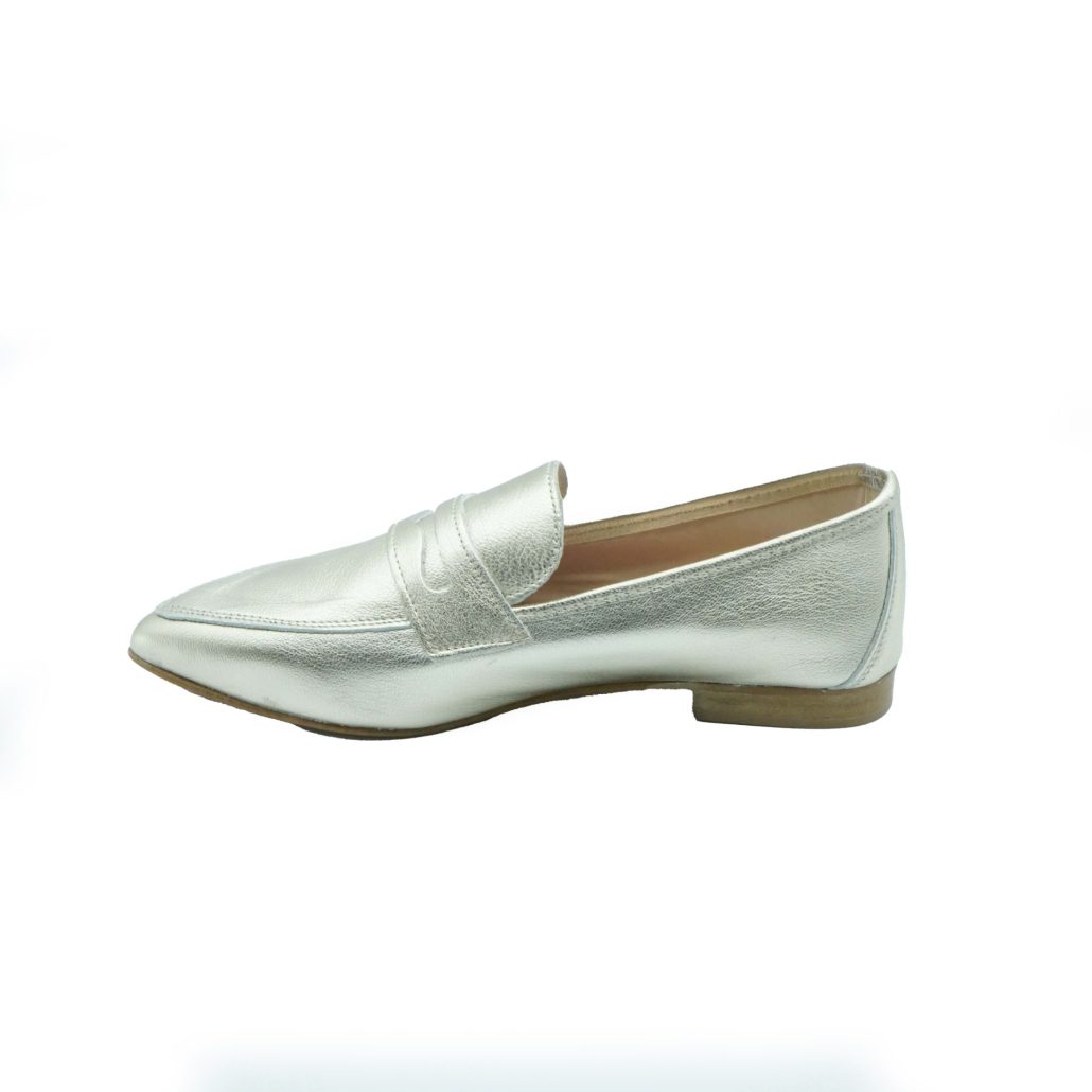 Lea Gu mocassino in nappa laminata, bocca di leone frontale, tacco 10mm Convenienza