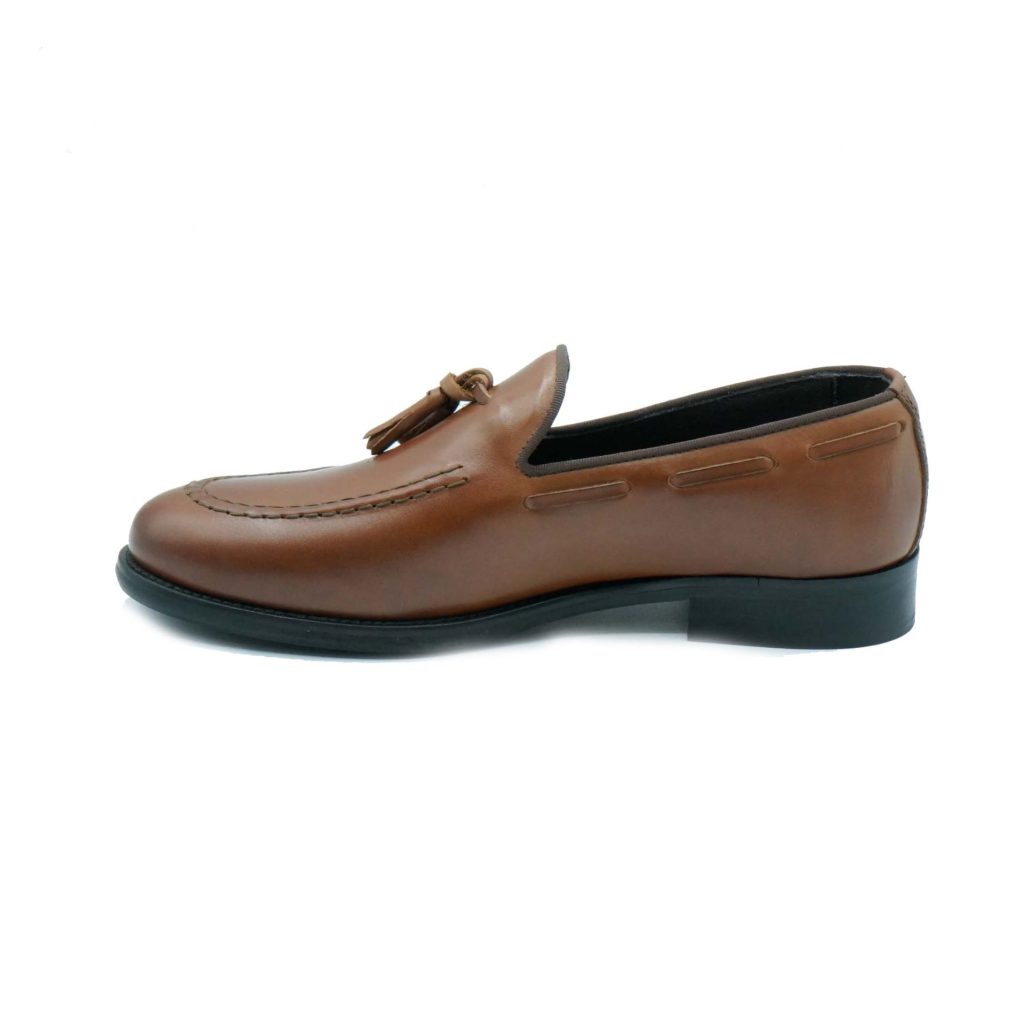 Lea Gu mocassino in vitello, nappine frontali, tacco 25mm Saldi