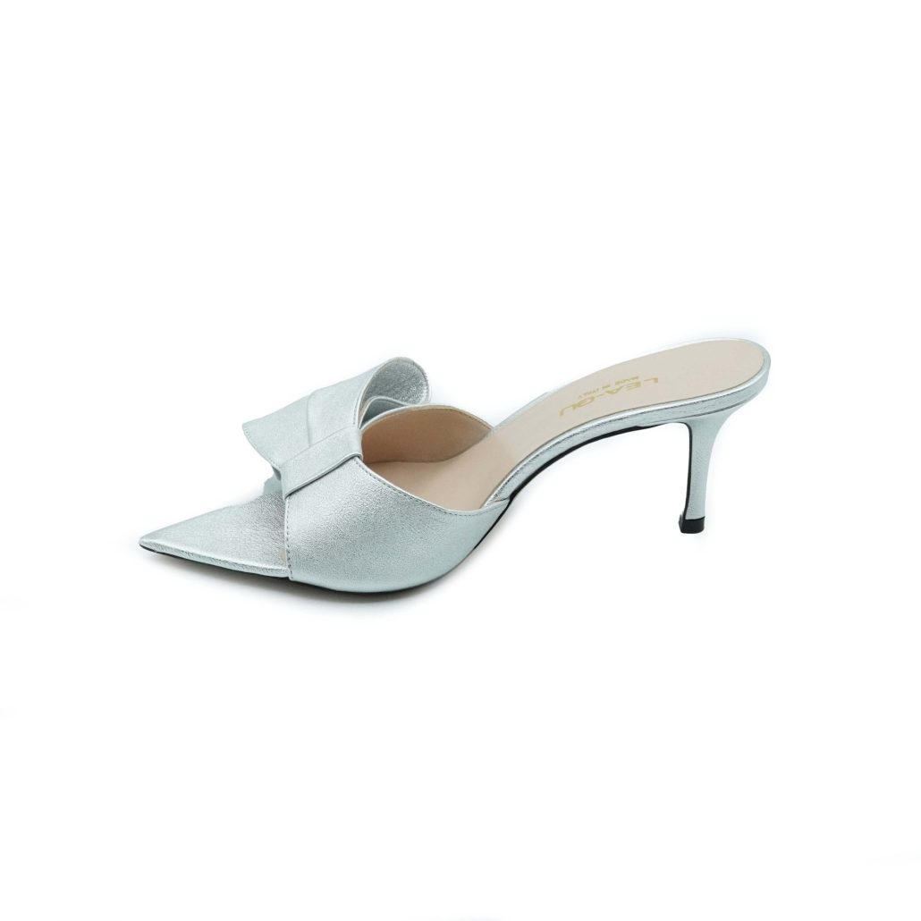 Lea Gu sandalo con tacco in nappa laminata, fascia e fiocco frontale, tacco 60mm Vendite Flash