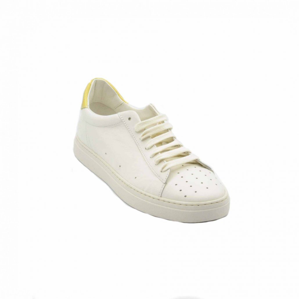 Lea Gu sneakers in nappa, punta traforata, tallone in contrasto verde, fondo gomma 25 mm Promozione