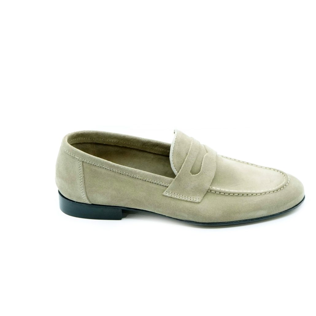 Lea Gu mocassino in camoscio, bocca di leone frontale, tacco 20mm Convenienza