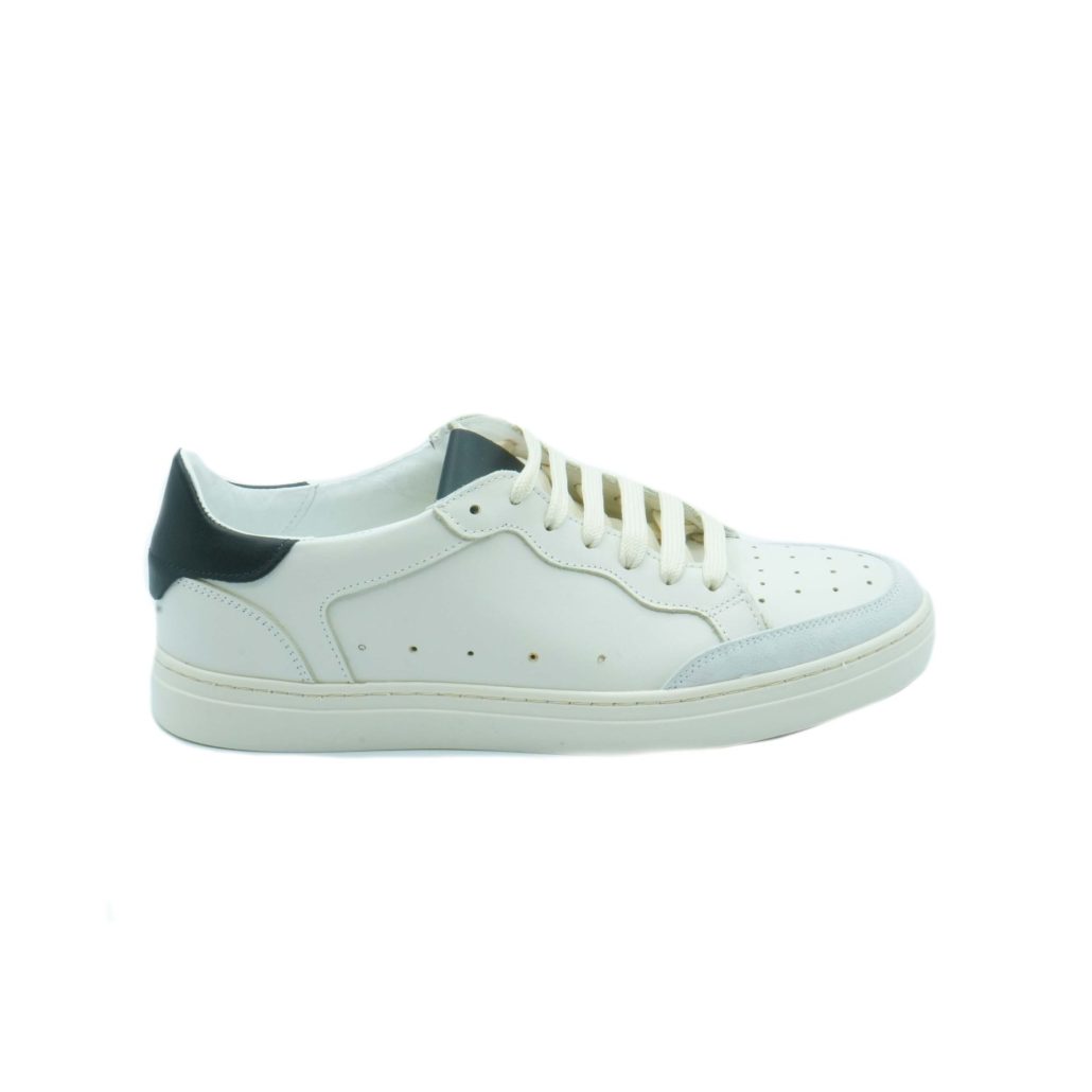 Lea Gu sneakers in nappa, allacciatura frontale, tallone in contrasto, fondo gomma 30mm Moda