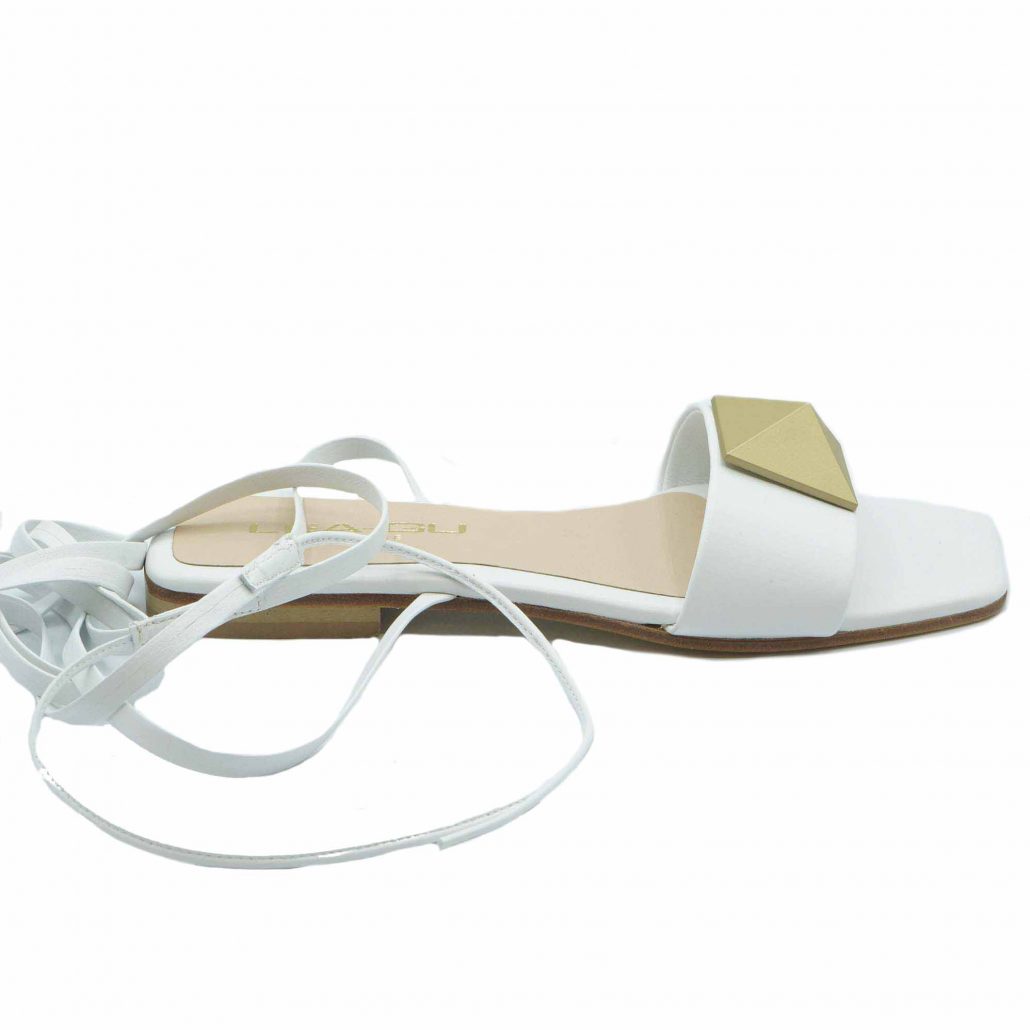 Lea Gu sandalo in nappa, fascia con piramide oro frontale, lacci in caviglia, tacco 20 mm Qualità