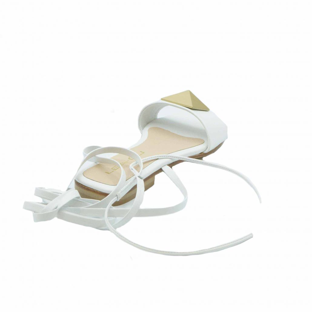 Lea Gu sandalo in nappa, fascia con piramide oro frontale, lacci in caviglia, tacco 20 mm Qualità