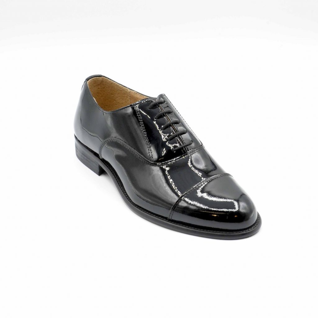 Lea Gu scarpa in vernice allacciatura frontale e taglio in punta, tacco 25 mm Offerta