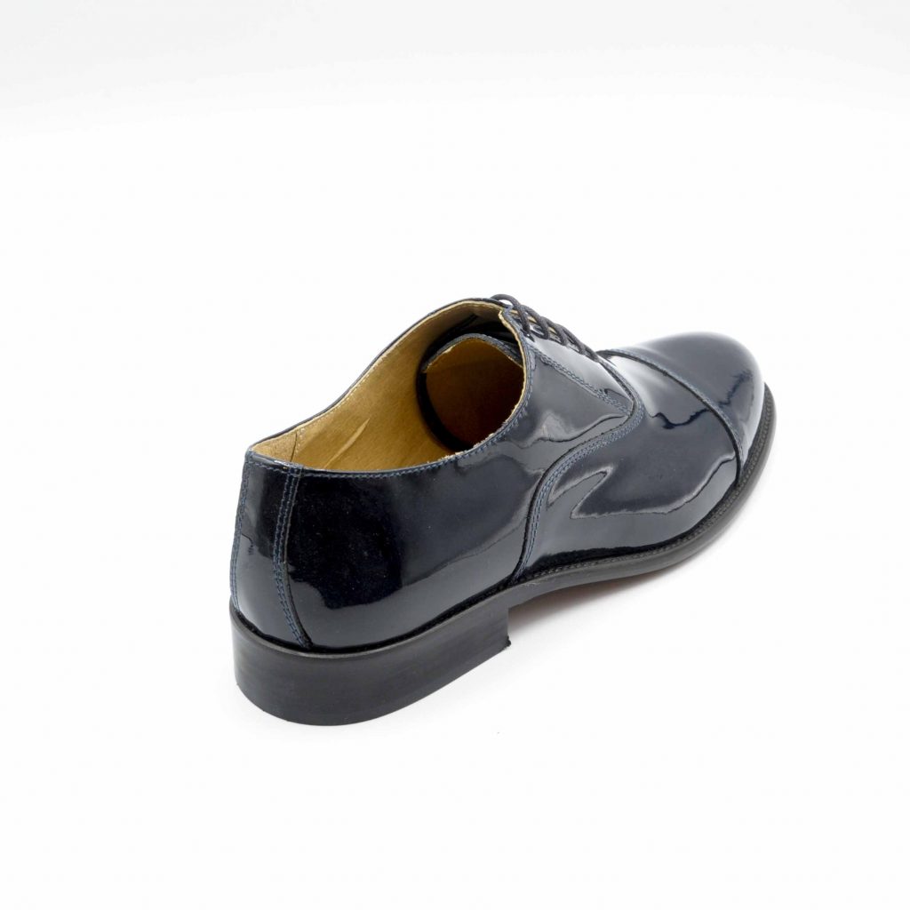 Lea Gu scarpa in vernice allacciatura frontale e taglio in punta, tacco 25 mm Offerta