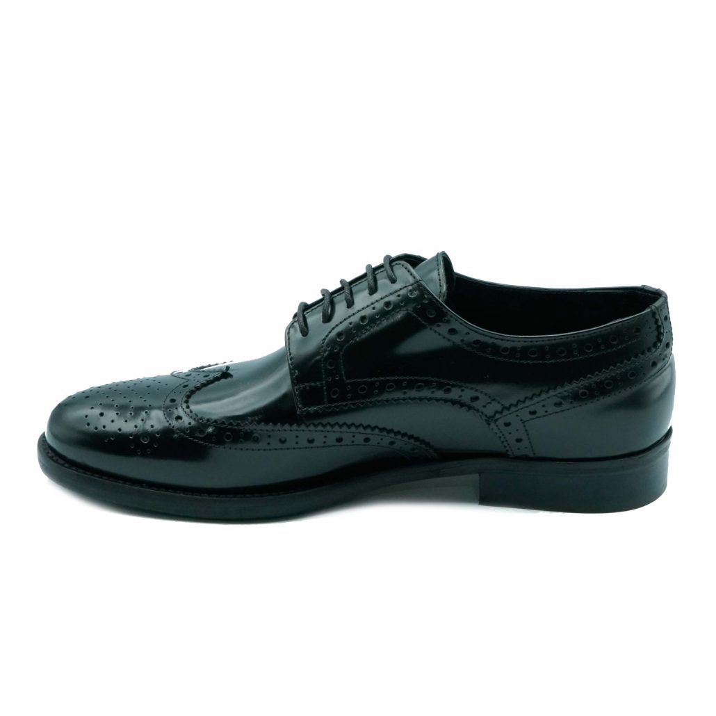 Lea Gu scarpa in vitello abrasivato, allacciatura frontale, lavorazione in punta, tacco 25mm In Vendita