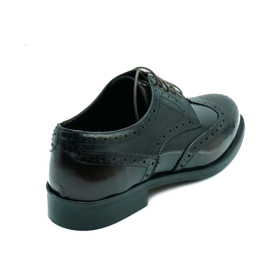 Lea Gu scarpa in vitello abrasivato, allacciatura frontale, lavorazione in punta, tacco 25mm In Vendita