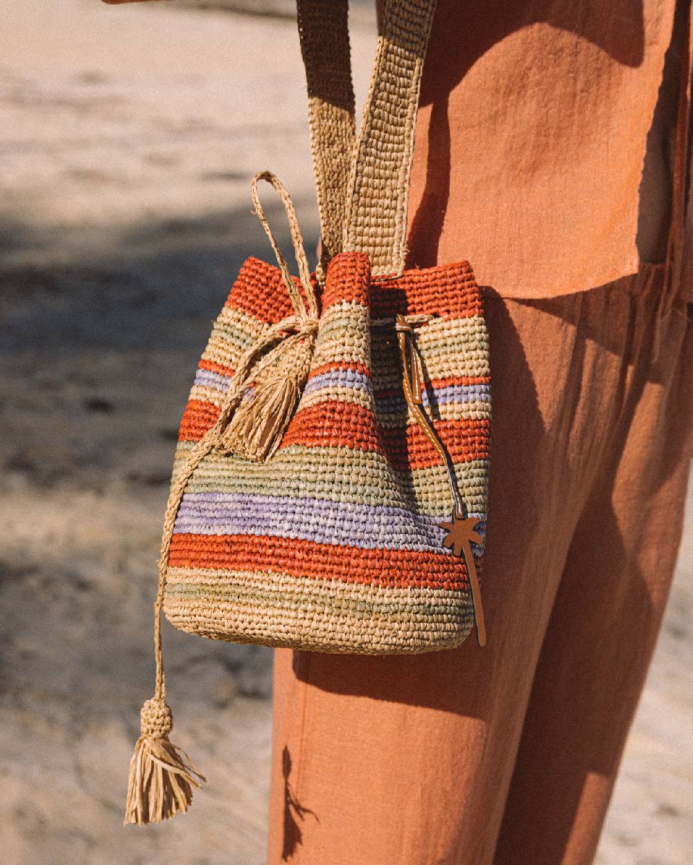 Manebí Raffia Beach Bucket - Rust Tan Mineral Green Summer Purple Stripes Acquista Ora