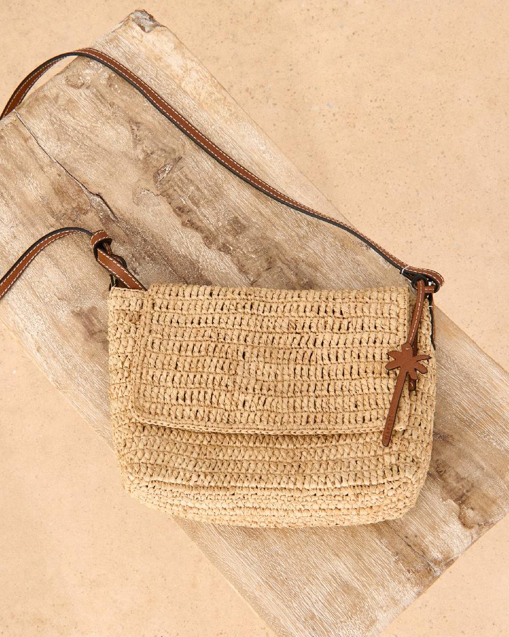 Manebí Raffia Summer Night Bag Medium - Leather Handle \u0026 Palm Leather Tag Natural and Brown Sconto