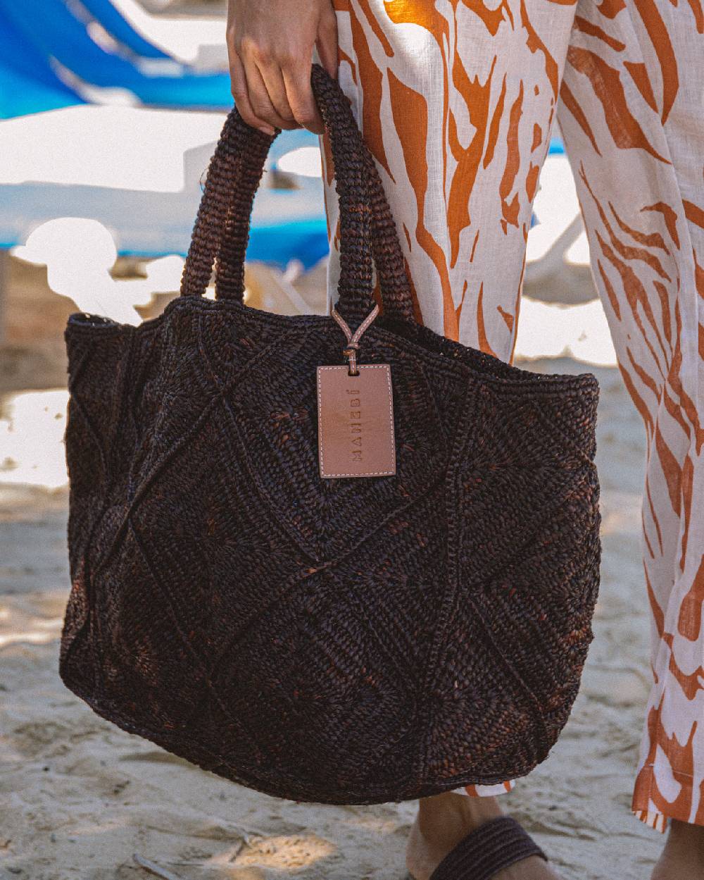 Manebí Raffia Crochet Sunset Bag Large - Chocolate In Vendita