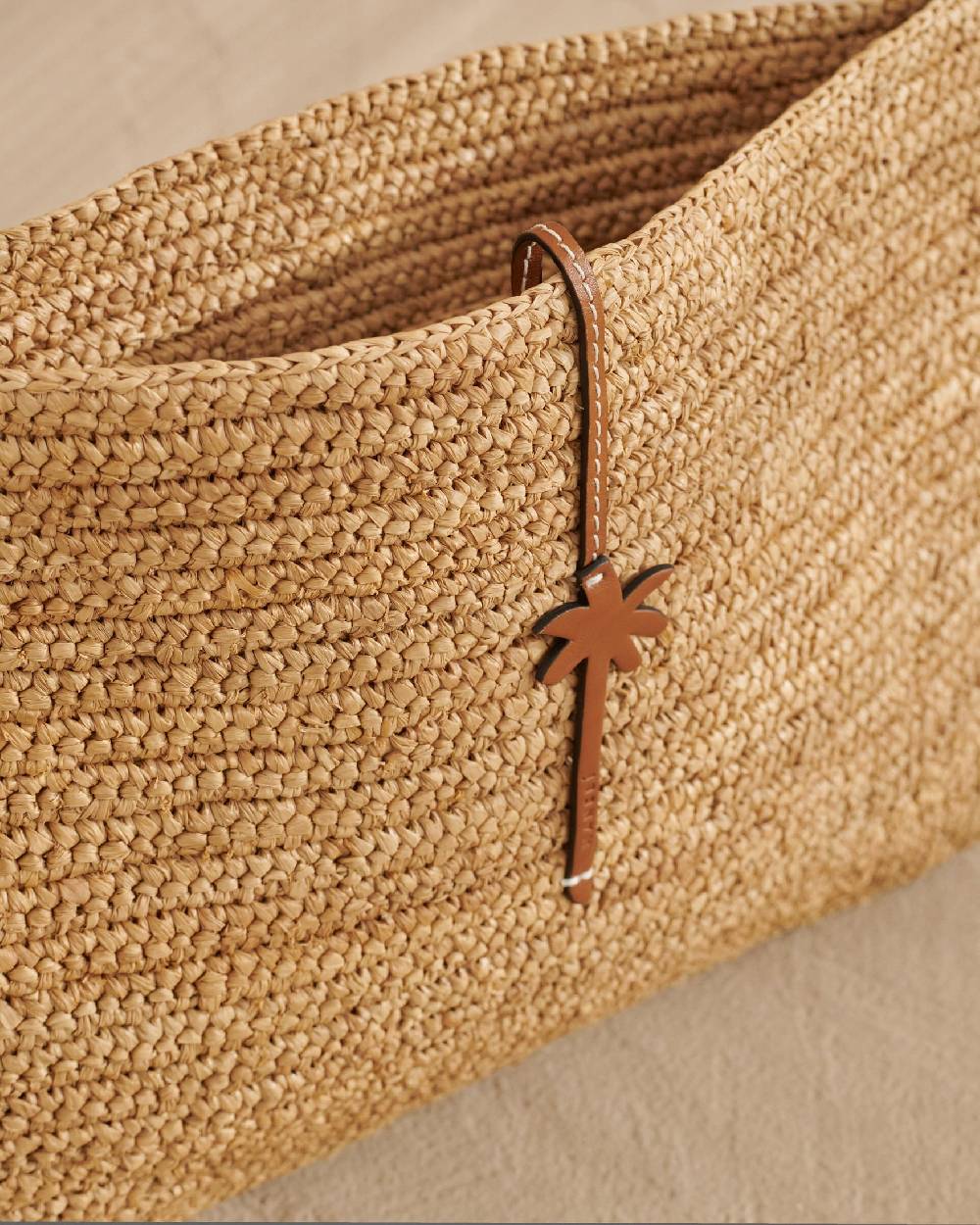 Manebí Raffia Clutch - Leather Palm Tan Vendita Economica