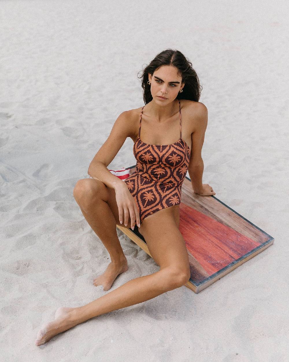 Manebí Printed Cut-out One Piece - Soft Touch Cocoa \u0026 Orange Rust Maxi Ikat Palm Soddisfazione Garantita