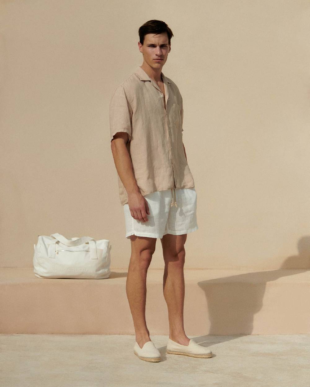 Manebí Washed Linen Malibu Shorts - White Offerta