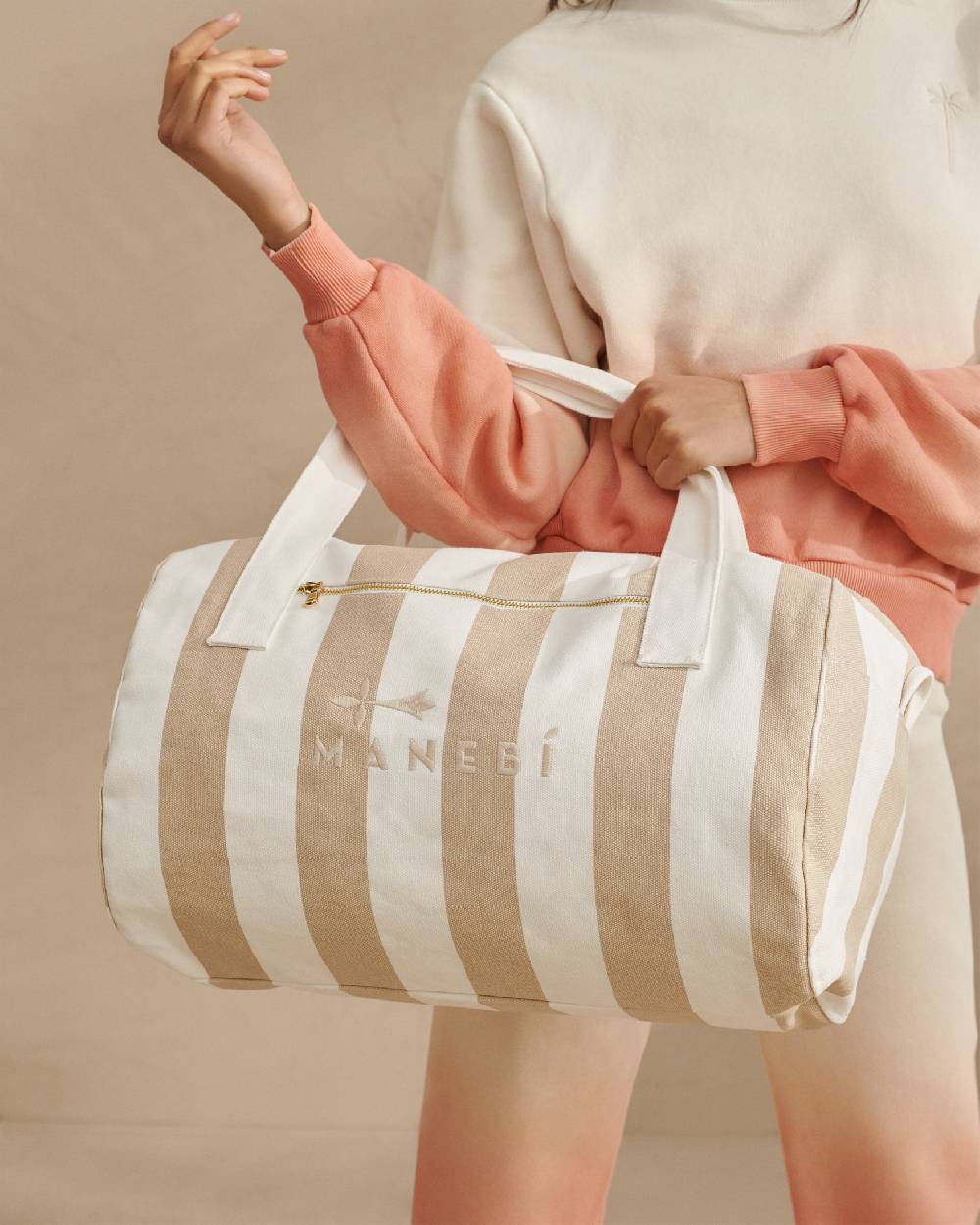 Manebí Canvas Weekend Bag - Embroidered Logo White and Beige Stripes Offerta speciale della fabbrica