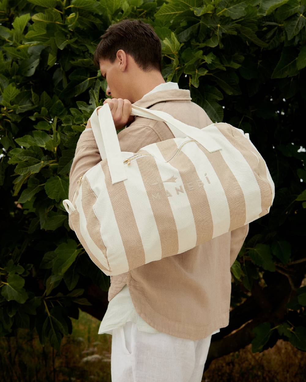 Manebí Canvas Weekend Bag - Embroidered Logo White and Beige Stripes Offerta speciale della fabbrica