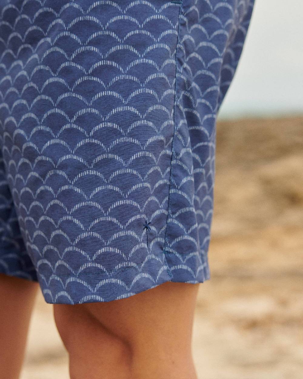 Manebí Sketched Waves Swim Shorts - Washed Print Navy Sketched Waves Saldi Di Fabbrica
