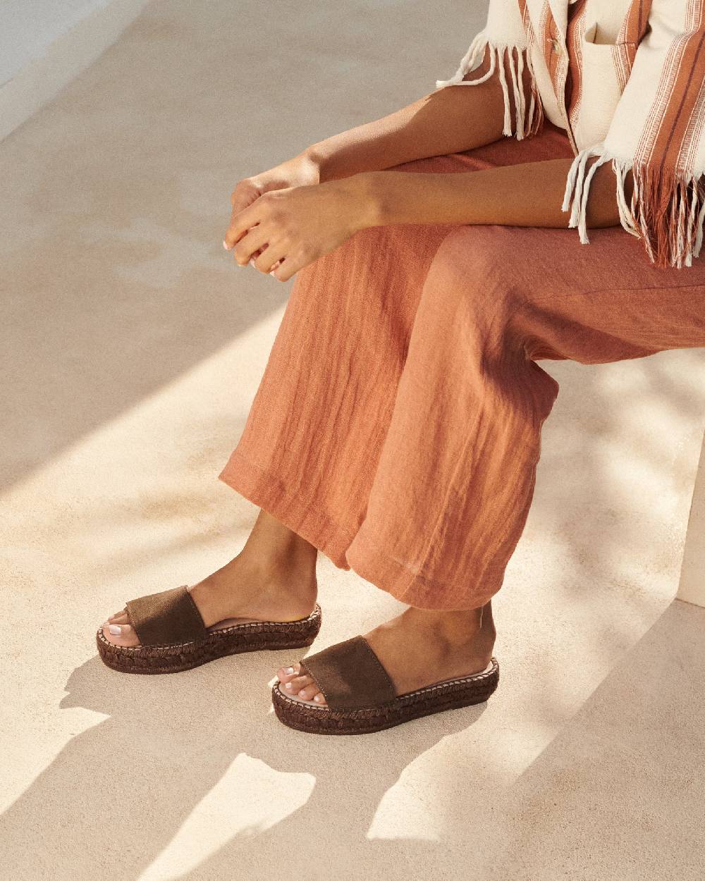 Manebí Suede Double Sole Slides - Hamptons Cocoa On Tone Promozione