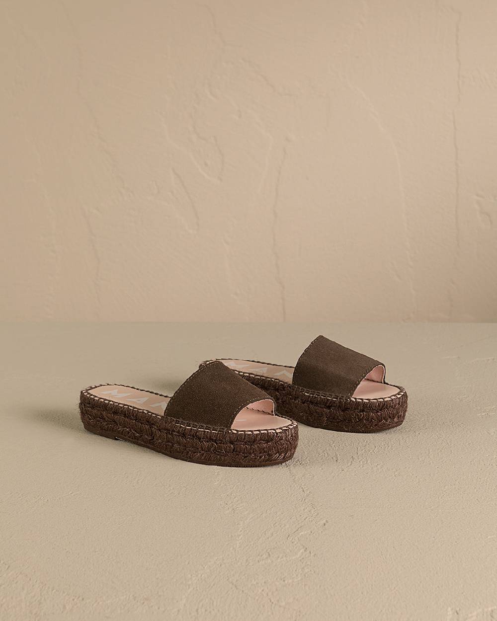 Manebí Suede Double Sole Slides - Hamptons Cocoa On Tone Promozione
