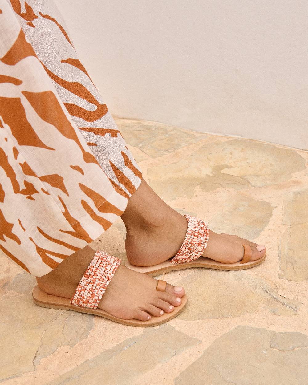 Manebí Raffia \u0026 Leather|Toe Ring Sandals - Orange Rust \u0026 Natural Mélange Offerte