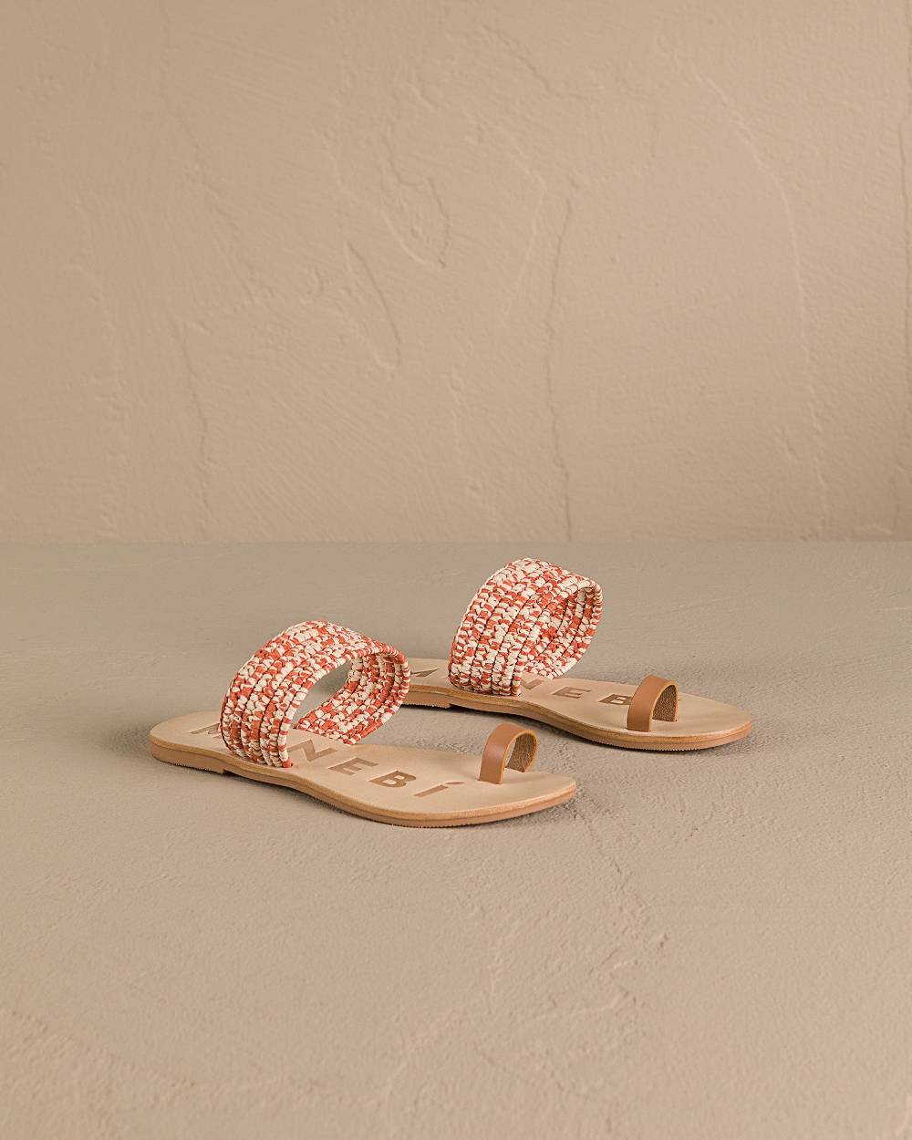 Manebí Raffia \u0026 Leather|Toe Ring Sandals - Orange Rust \u0026 Natural Mélange Offerte
