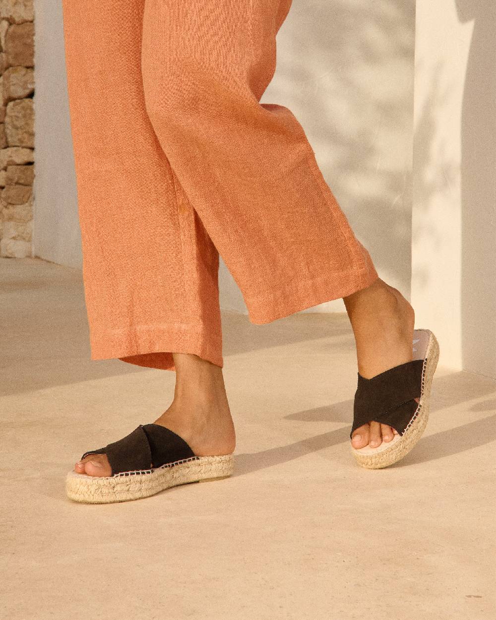 Manebí Suede Double Sole|Crossed Bands Sandals - Cocoa Vendita Economica