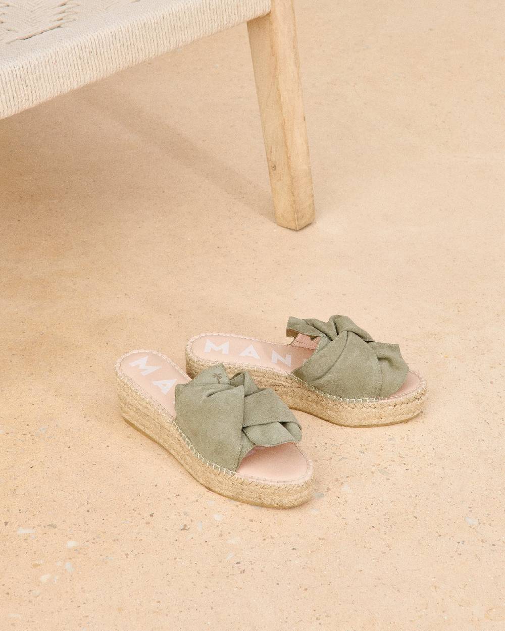 Manebí Soft Suede Platforms With Knot - Sage Saldi Di Fabbrica