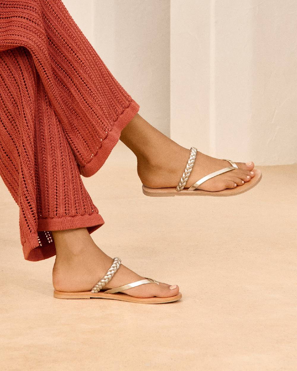 Manebí Leather Braid Thong Sandals - Platinum Spedizione Gratuita