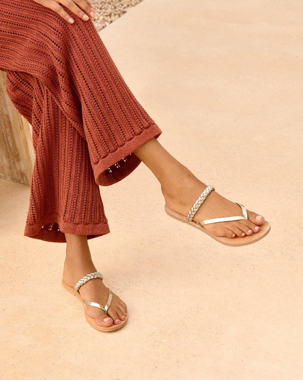 Manebí Leather Braid Thong Sandals - Platinum Spedizione Gratuita