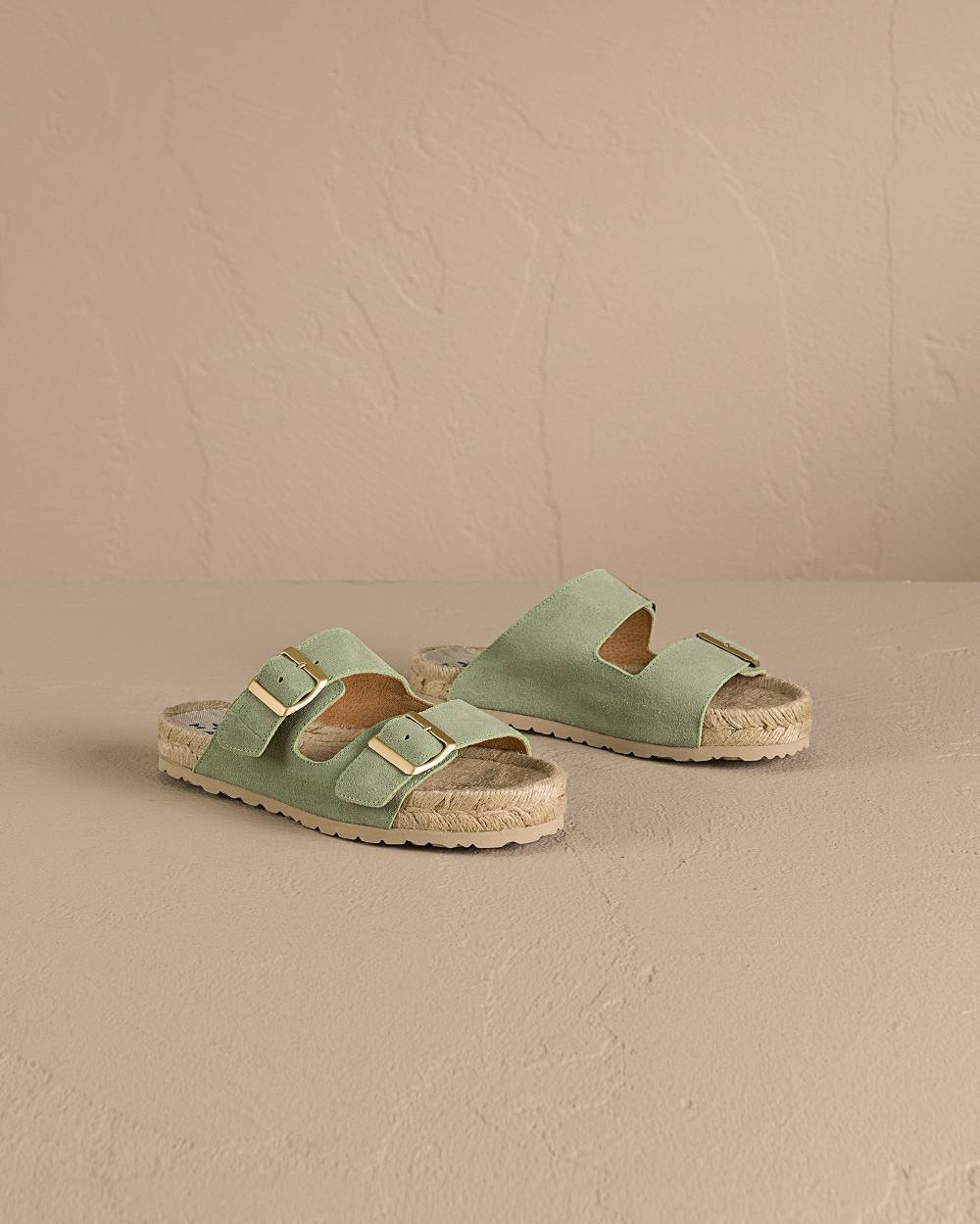 Manebí Suede Nordic Sandals - Sage Offerta