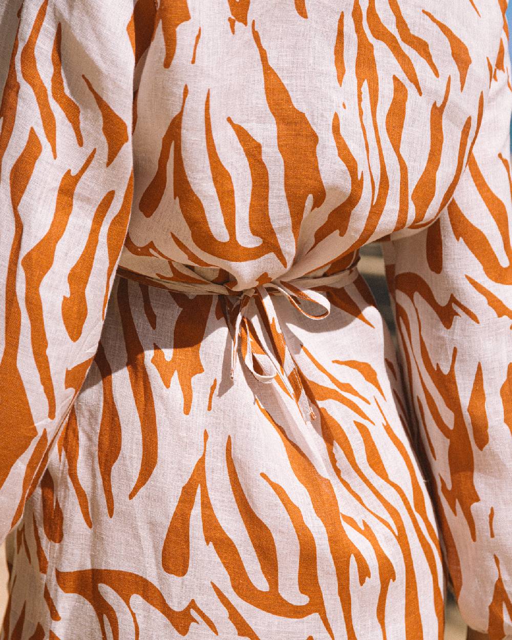 Manebí Printed Linen Caracas Dress - Eggnog \u0026 Orange Rust Zebra Vendita