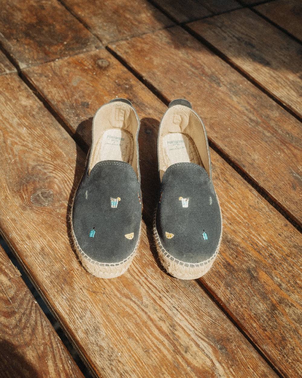 Manebí Espadrillas in Pelle Scamosciata - Portofino Dry Gin X Manebí Patriot Blue con Ricami Multicolor Online