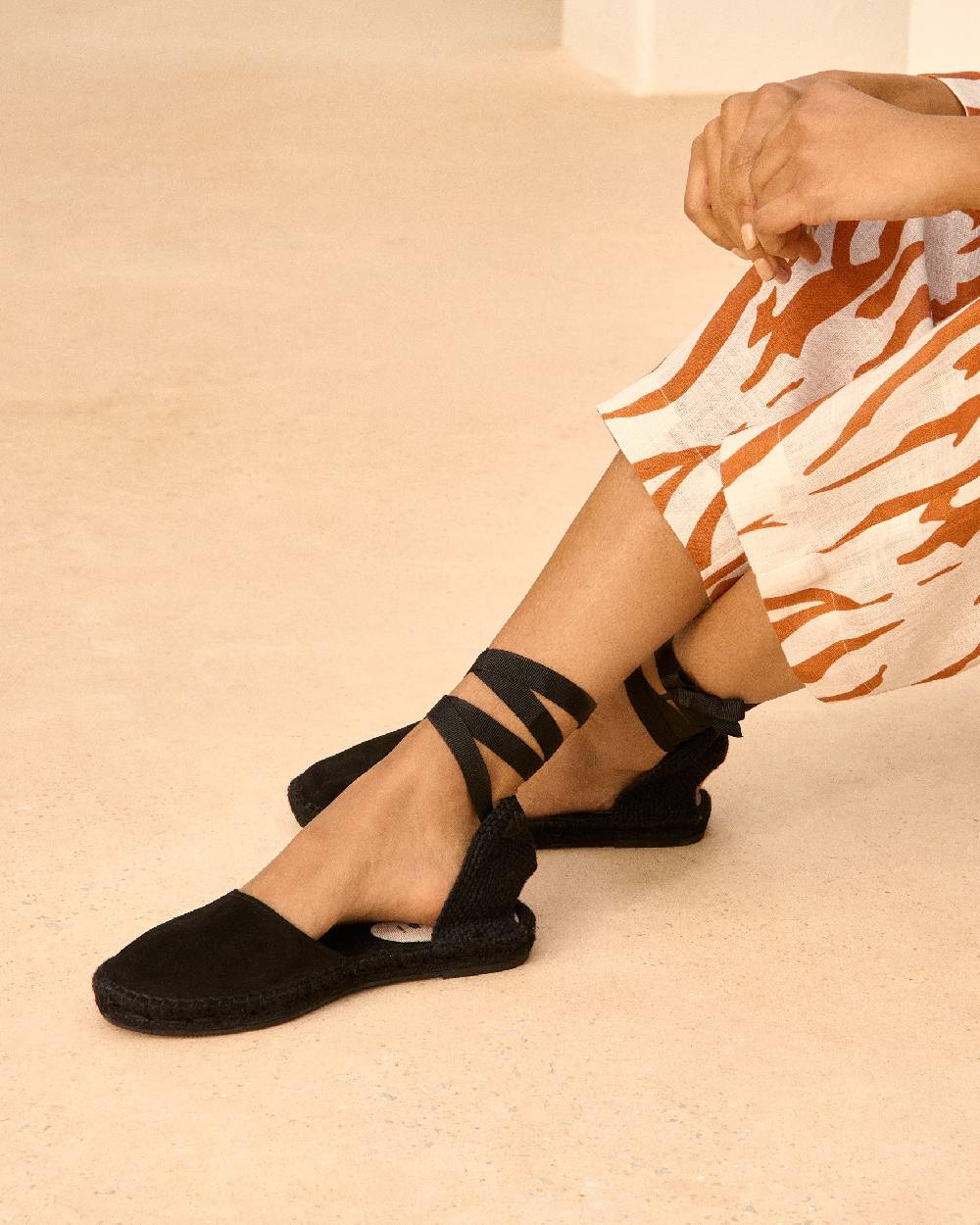 Manebí Suede Flat Valenciana Espadrilles - Hamptons Black On Tone Vendita Calda