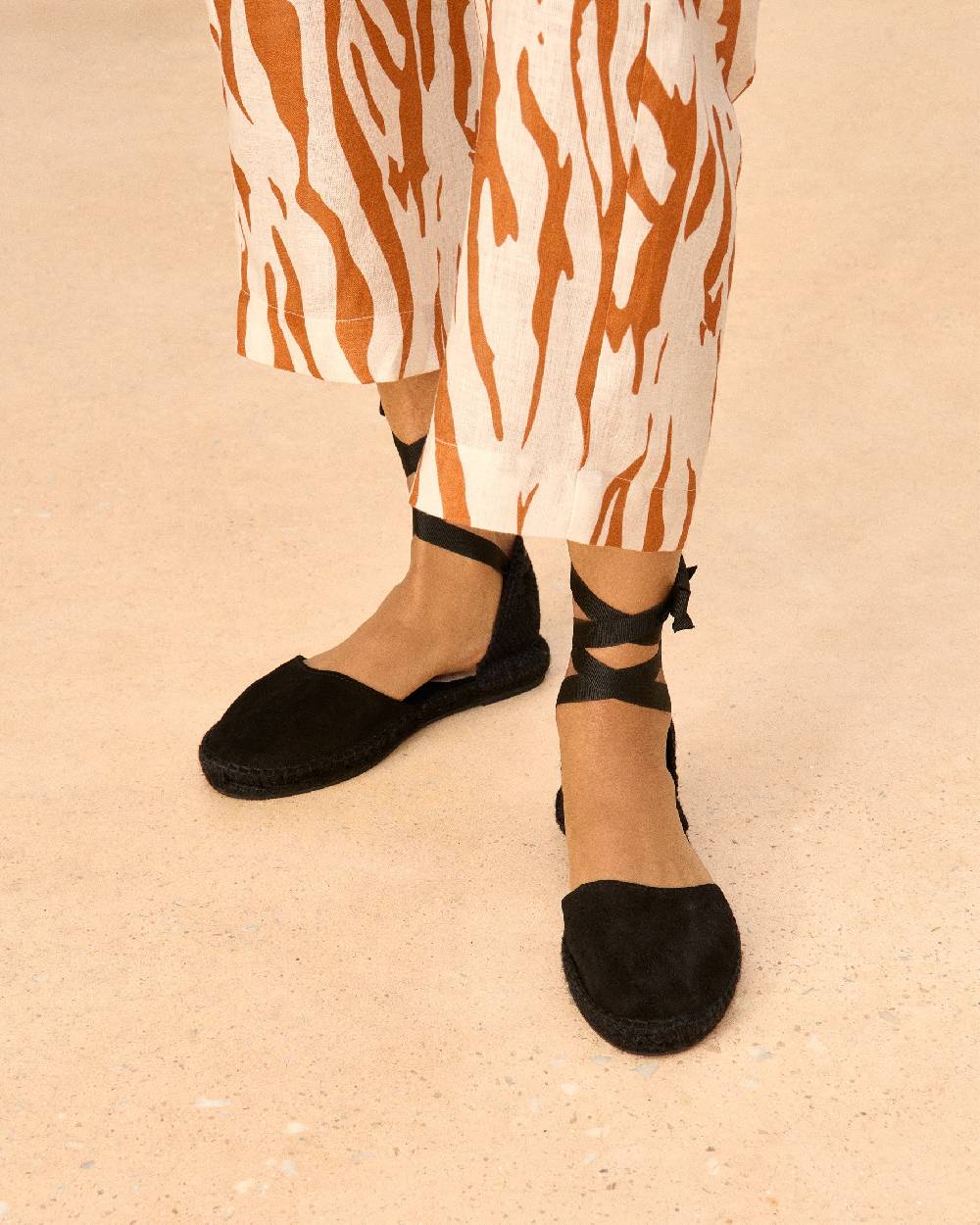 Manebí Suede Flat Valenciana Espadrilles - Hamptons Black On Tone Vendita Calda