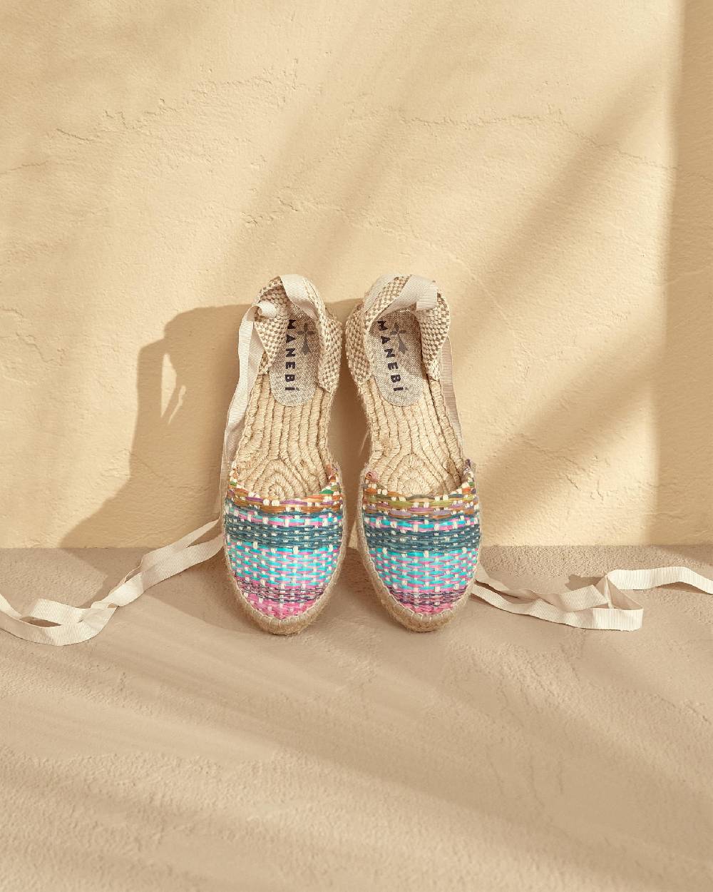 Manebí Raffia Flat Valenciana Espadrilles - Acapulco Fucsia Blue Mix Vendita Economica