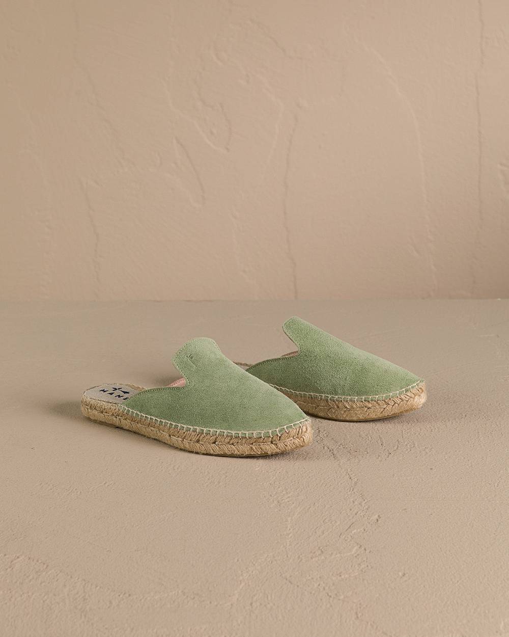 Manebí Suede Mules - Hamptons Sage Vendita