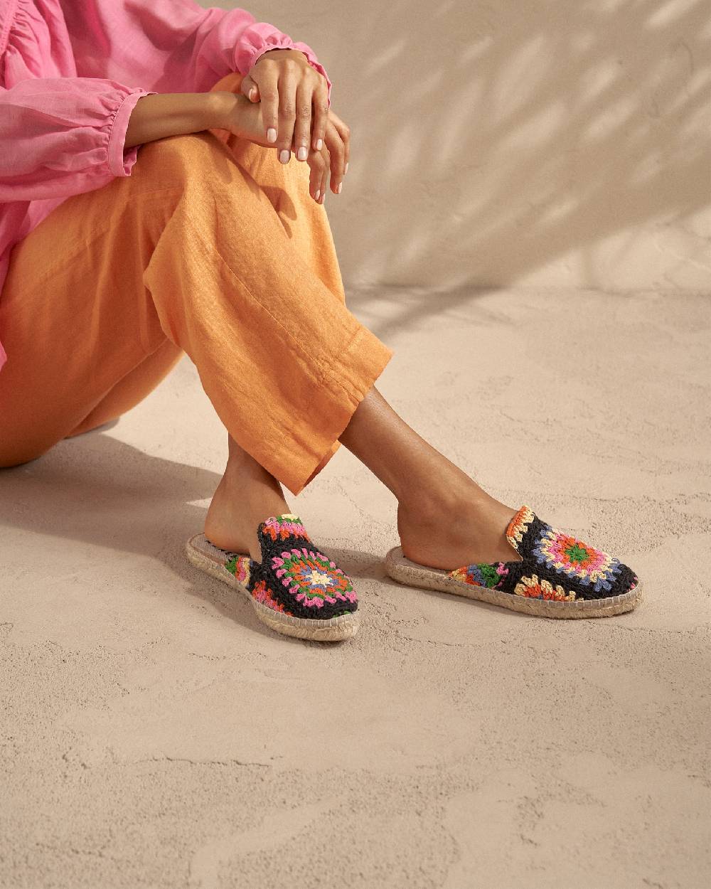 Manebí Cotton Crochet Mules - Yucatán Orange And Pink On Black Soddisfazione Garantita