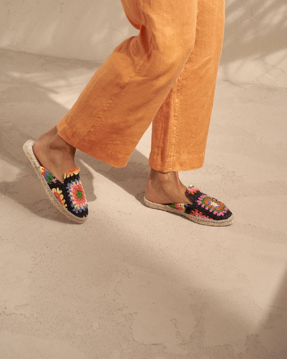 Manebí Cotton Crochet Mules - Yucatán Orange And Pink On Black Soddisfazione Garantita