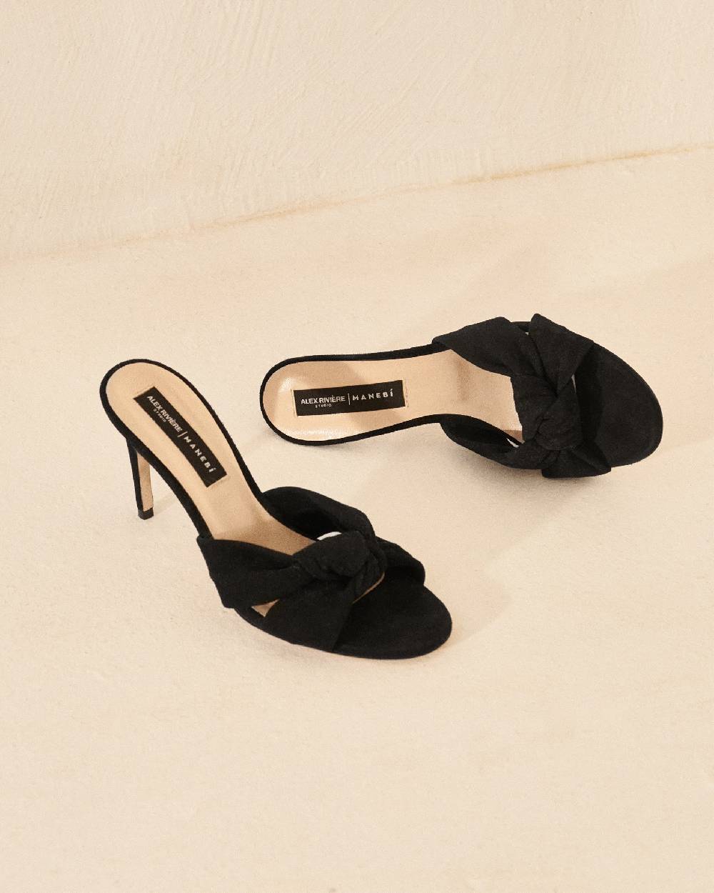 Manebí Sophie Suede Mule Heels - Knot Black Consegna Veloce
