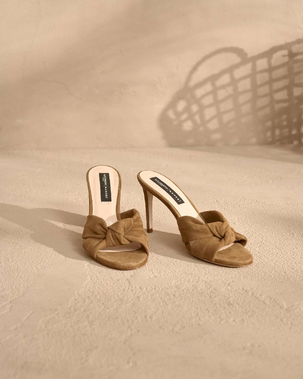 Manebí Sophie Suede Mule Heels - Knot Brown Promozione Limitata