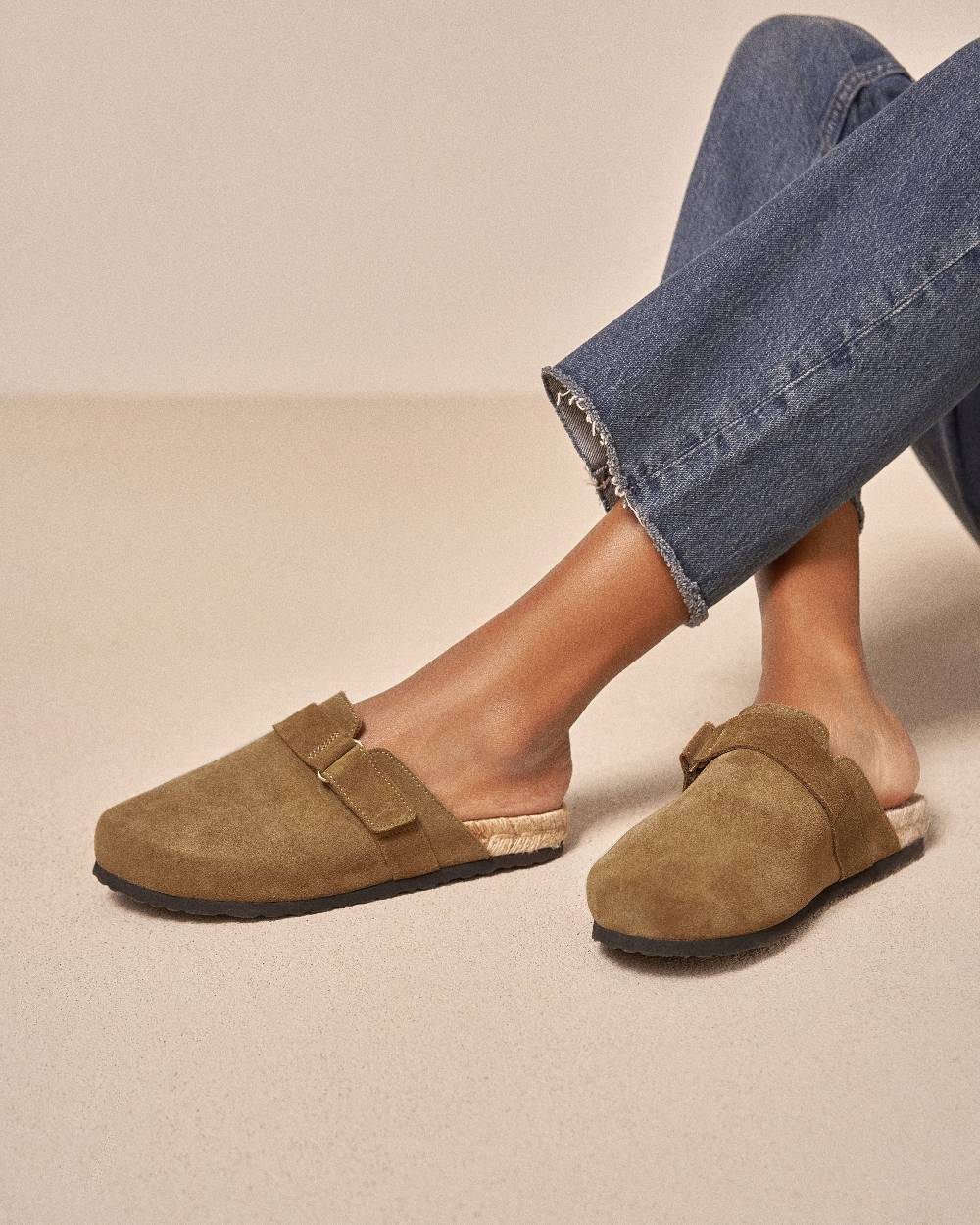 Manebí Suede Clog Mules - Hamptons Kaki Green Affare Del Giorno