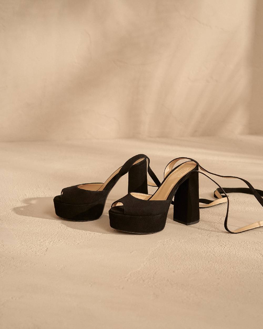 Manebí Bellini Suede Platforms Sandals - Tie-Up Black Sconto