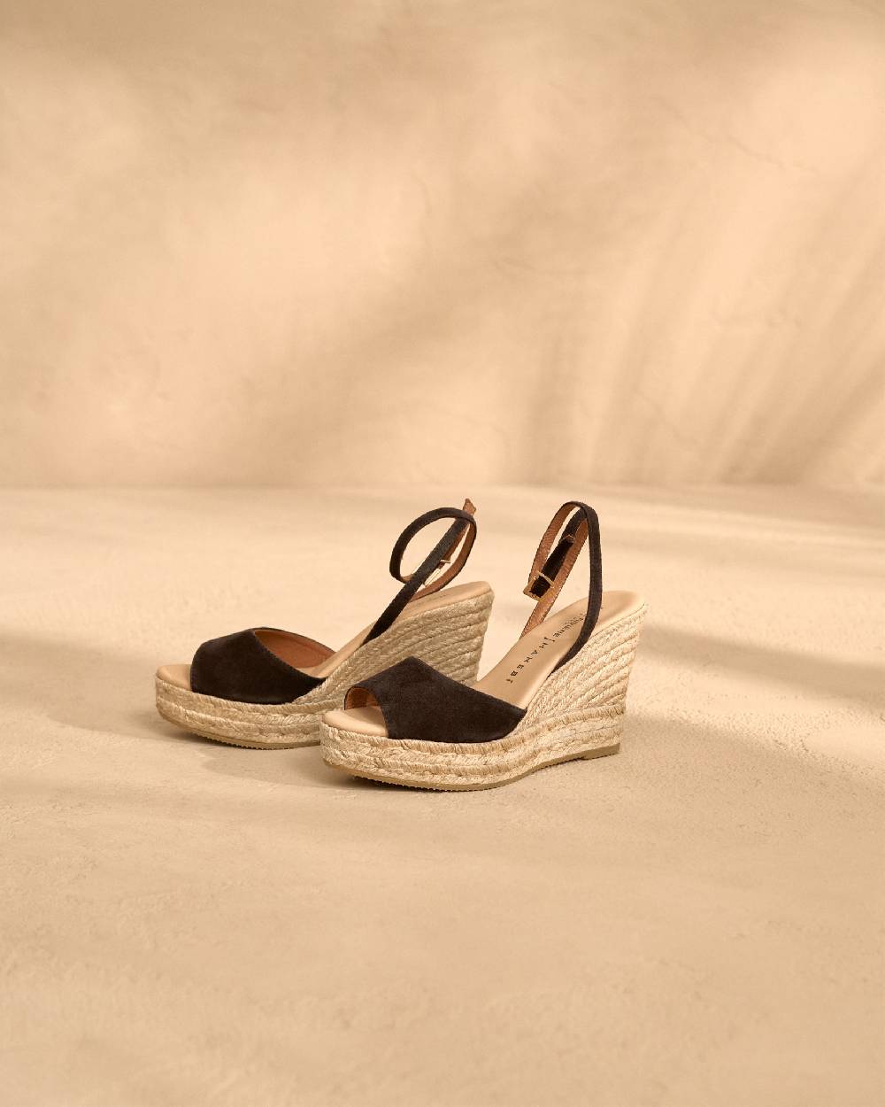 Manebí Viky Soft Suede Open Toe|Wedge Espadrilles - Chocolate Offerte