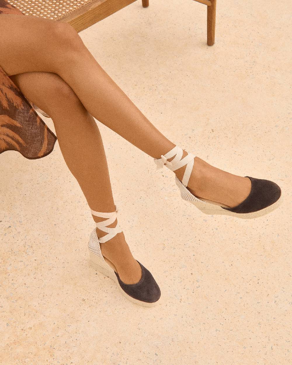 Manebí Soft Suede Wedge Espadrilles - Cocoa Vendita Calda