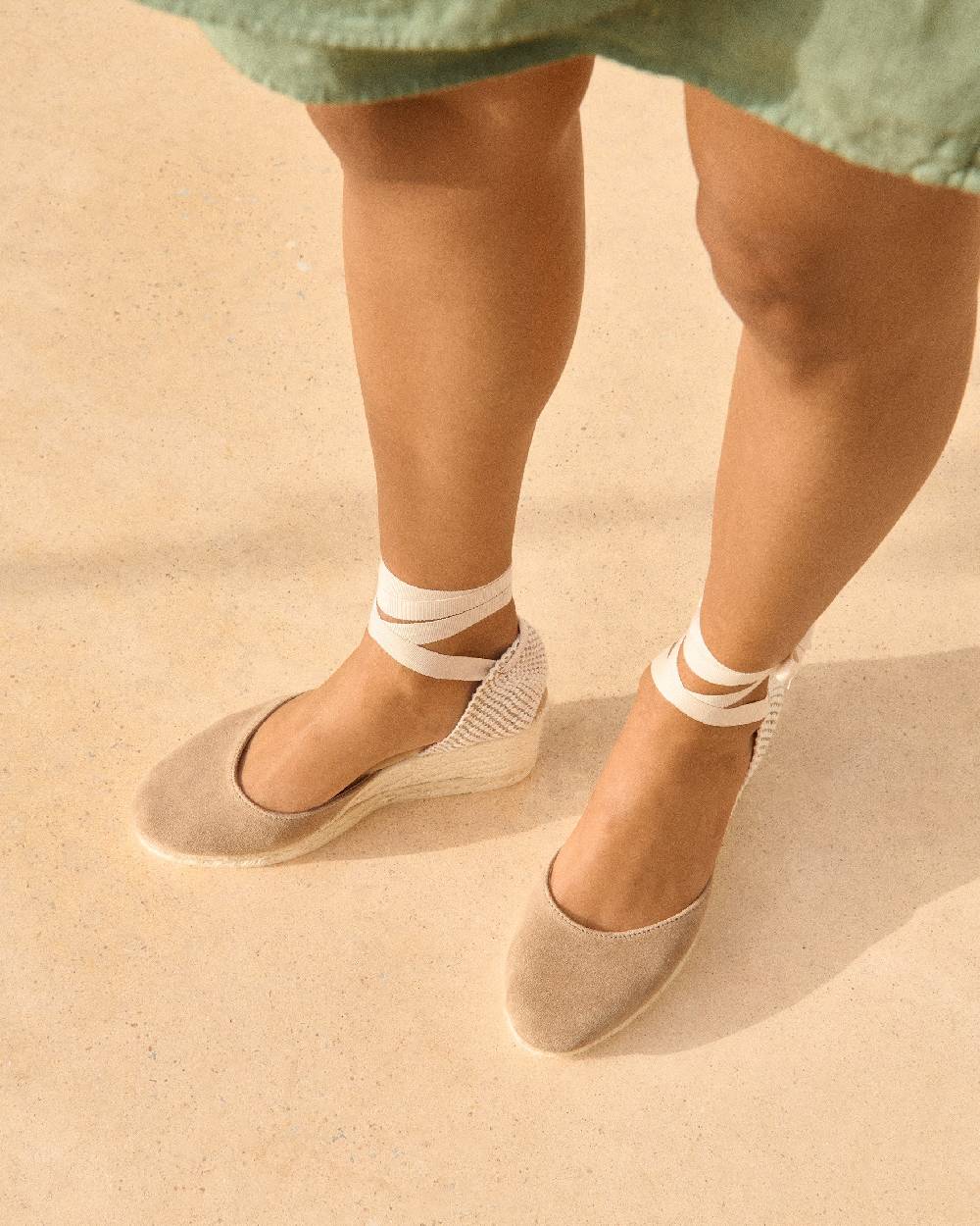 Manebí Soft Suede Low Wedge Espadrilles - Hamptons Vintage Taupe Promozione