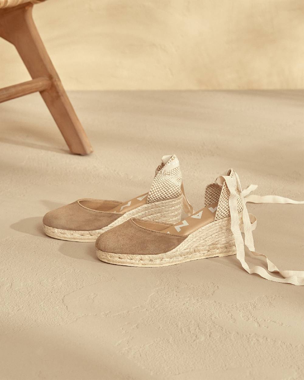 Manebí Soft Suede Low Wedge Espadrilles - Hamptons Vintage Taupe Promozione
