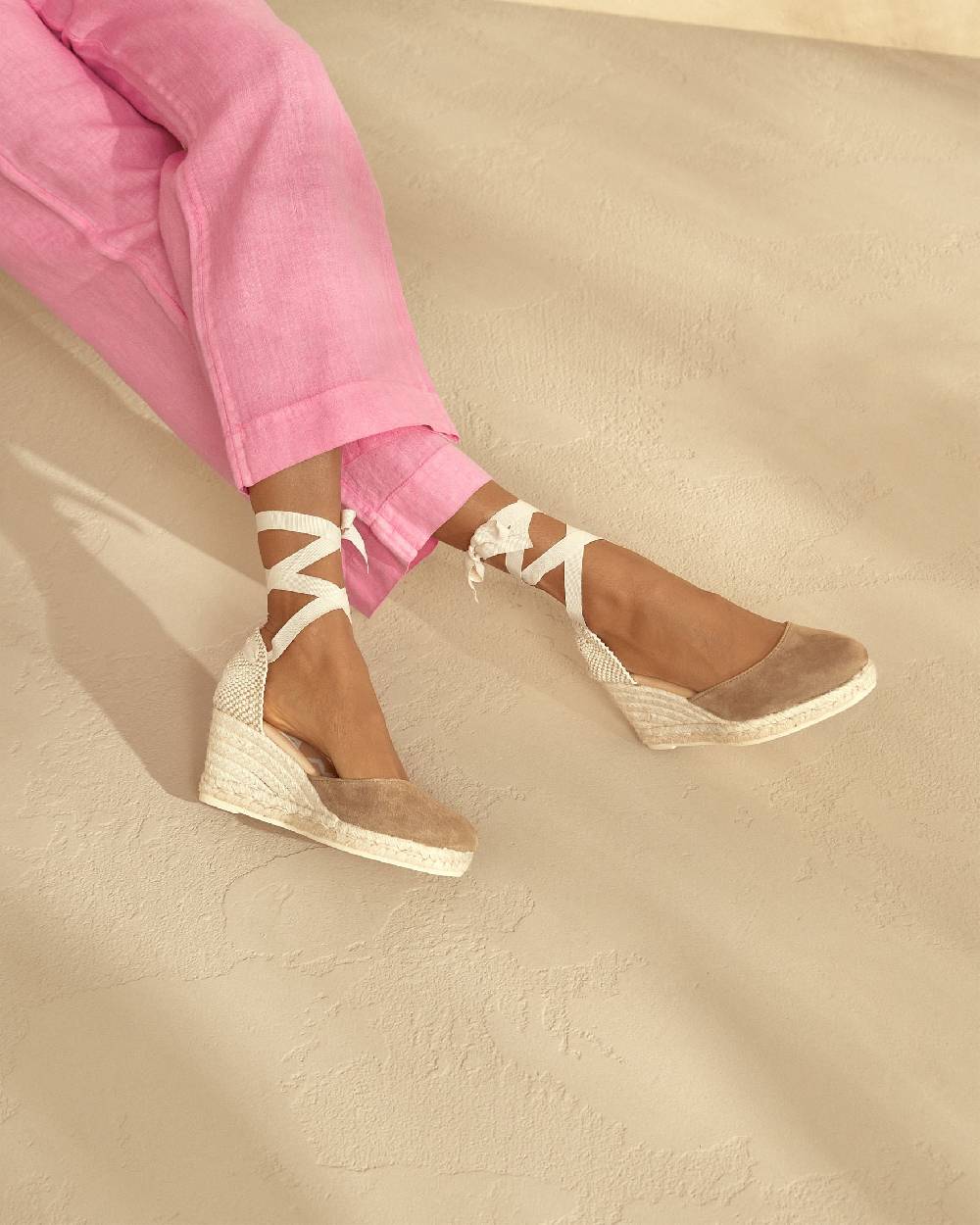 Manebí Soft Suede Low Wedge Espadrilles - Hamptons Vintage Taupe Promozione